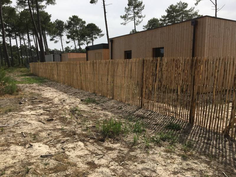 Comment faire pour choisir pour une clôture en bois en ganivelle pour un aménagement paysager naturel au Bassin d’Arcachon